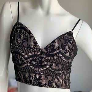 •SOLD• Crop laced top black and pink